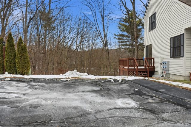 18 Carriage Ct 18, Merrimac, MA 01860