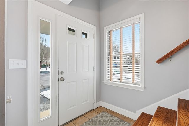 18 Carriage Ct 18, Merrimac, MA 01860