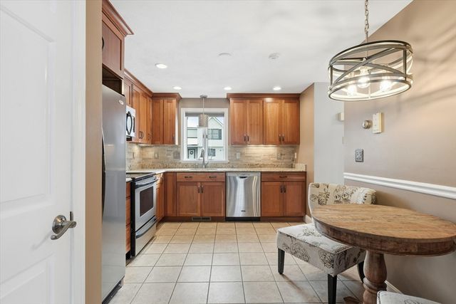 18 Carriage Ct 18, Merrimac, MA 01860