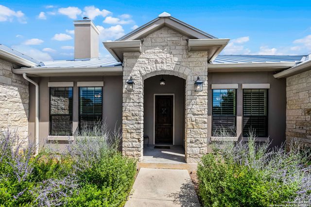 423 Copper Trace, New Braunfels, TX 78132