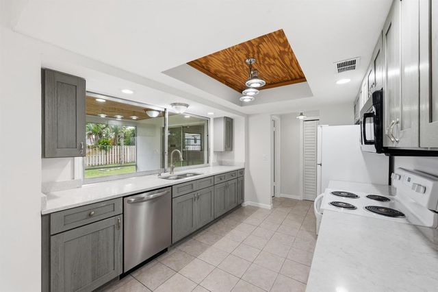 31 W Coconut Drive, Lake Worth, FL 33467