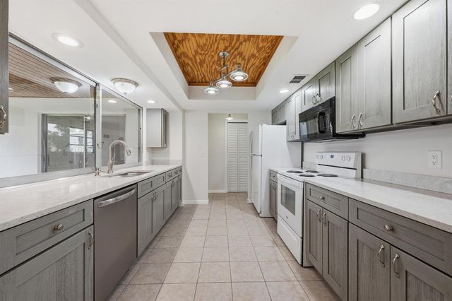 31 W Coconut Drive, Lake Worth, FL 33467