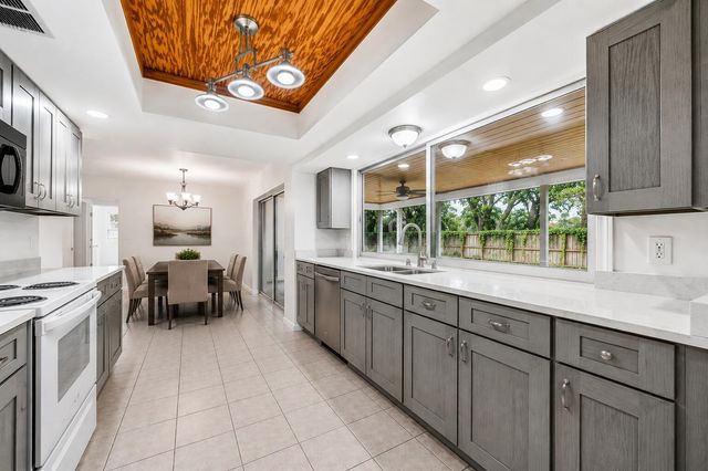 31 W Coconut Drive, Lake Worth, FL 33467