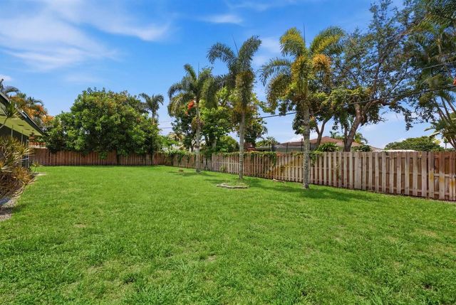 31 W Coconut Drive, Lake Worth, FL 33467