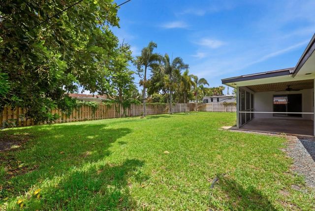 31 W Coconut Drive, Lake Worth, FL 33467