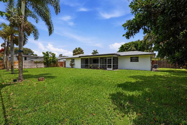 31 W Coconut Drive, Lake Worth, FL 33467