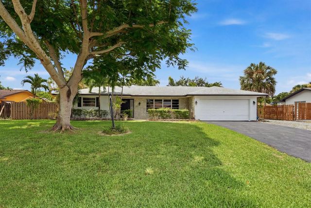 31 W Coconut Drive, Lake Worth, FL 33467