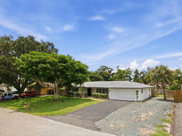 31 W Coconut Drive, Lake Worth, FL 33467