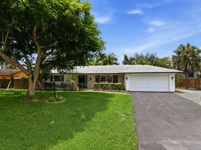 31 W Coconut Drive, Lake Worth, FL 33467
