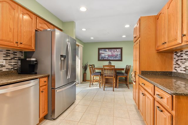 8301 Narragansett Avenue, Burbank, IL 60459