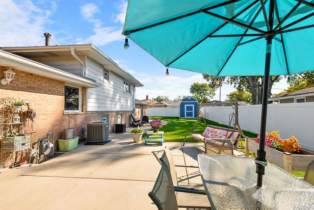 8301 Narragansett Avenue, Burbank, IL 60459