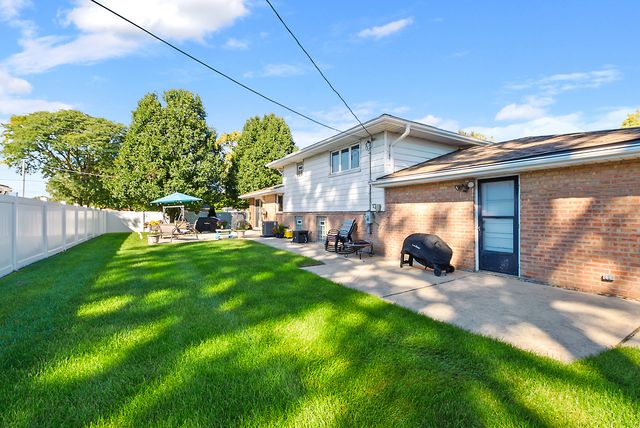 8301 Narragansett Avenue, Burbank, IL 60459