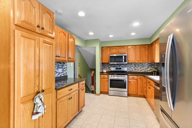8301 Narragansett Avenue, Burbank, IL 60459