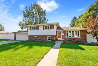 8301 Narragansett Avenue, Burbank, IL 60459
