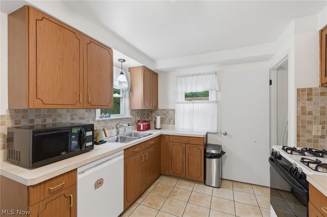 7249 Greenleaf Avenue, Parma, OH 44130