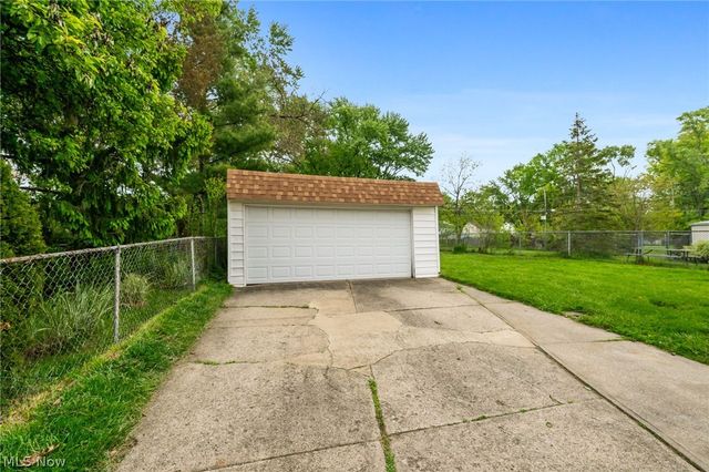 7249 Greenleaf Avenue, Parma, OH 44130