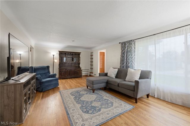 7249 Greenleaf Avenue, Parma, OH 44130