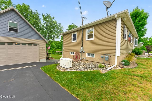 1305 Maple Hill Road, Schodack, NY 12033