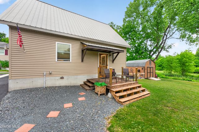 1305 Maple Hill Road, Schodack, NY 12033