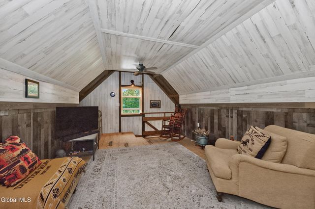 1305 Maple Hill Road, Schodack, NY 12033