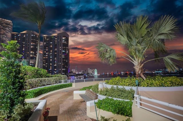 808 Brickell Key Dr 3702, Miami, FL 33131