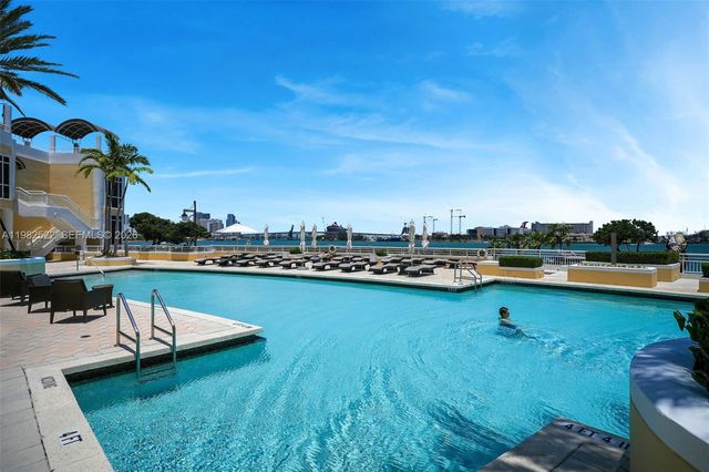 808 Brickell Key Dr 3702, Miami, FL 33131