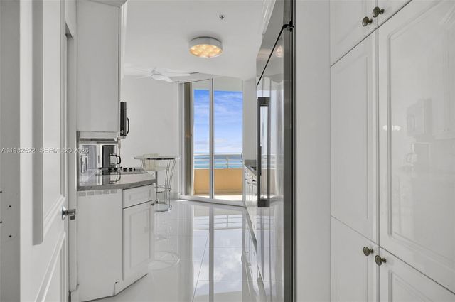 808 Brickell Key Dr 3702, Miami, FL 33131