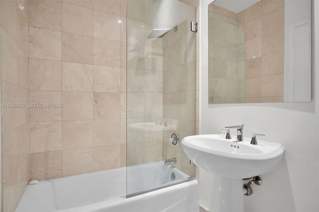 808 Brickell Key Dr 3702, Miami, FL 33131