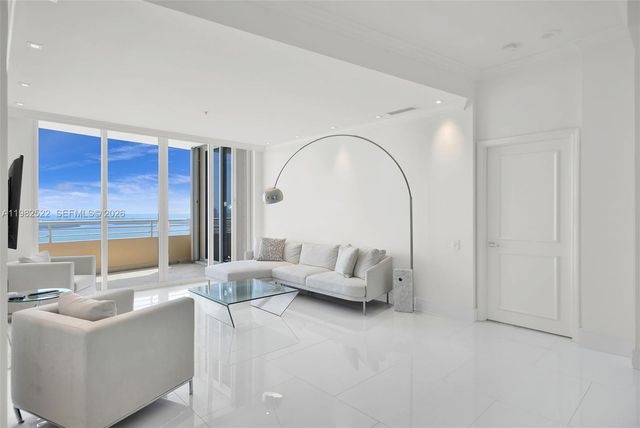 808 Brickell Key Dr 3702, Miami, FL 33131