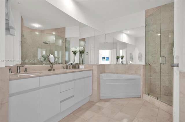 808 Brickell Key Dr 3702, Miami, FL 33131