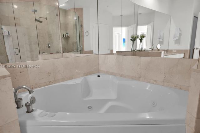 808 Brickell Key Dr 3702, Miami, FL 33131