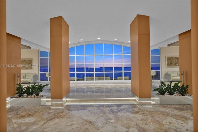 808 Brickell Key Dr 3702, Miami, FL 33131