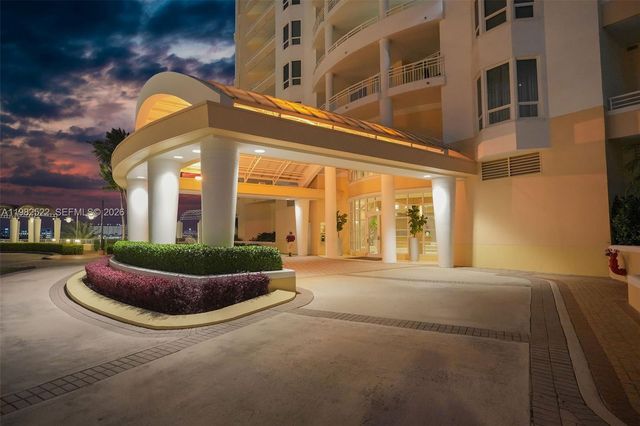 808 Brickell Key Dr 3702, Miami, FL 33131