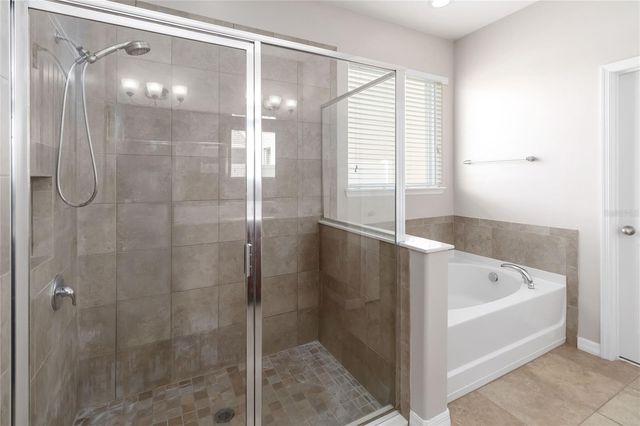 1972 BEACON LANDING CIRCLE, Orlando, FL 32824