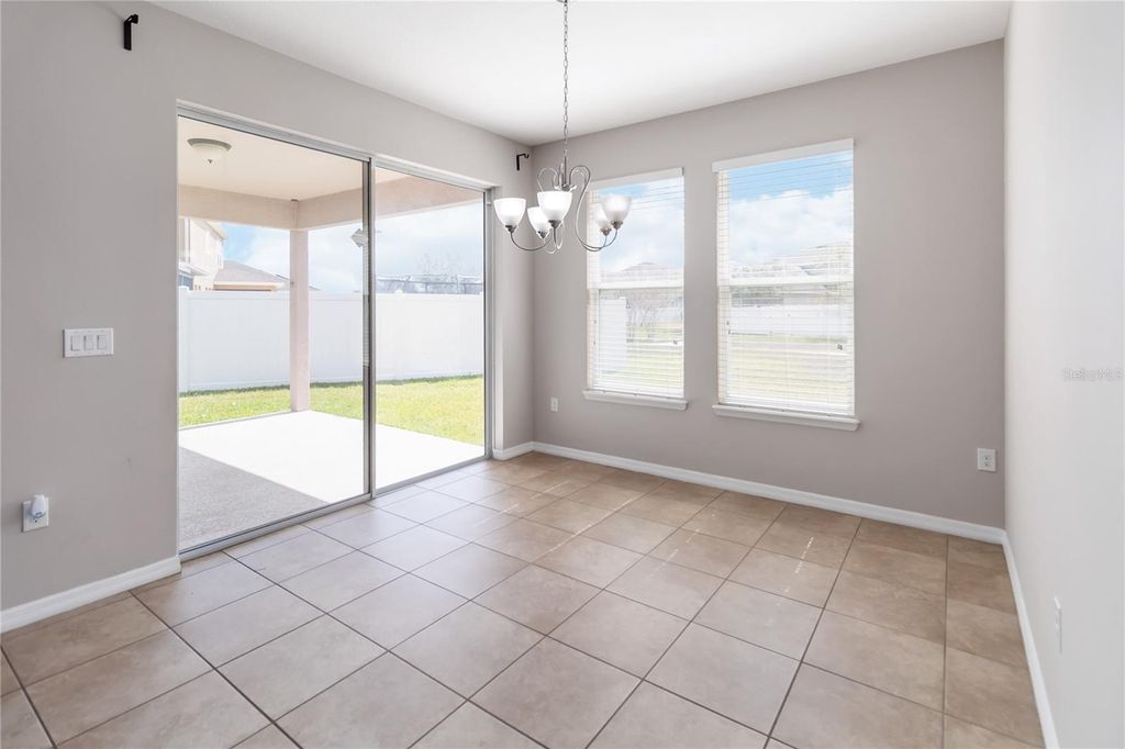 Image 12 of property listing at 1972 BEACON LANDING CIRCLE, Orlando, FL 32824