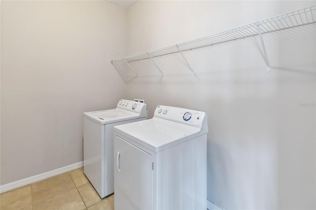 Image 28 of property listing at 1972 BEACON LANDING CIRCLE, Orlando, FL 32824