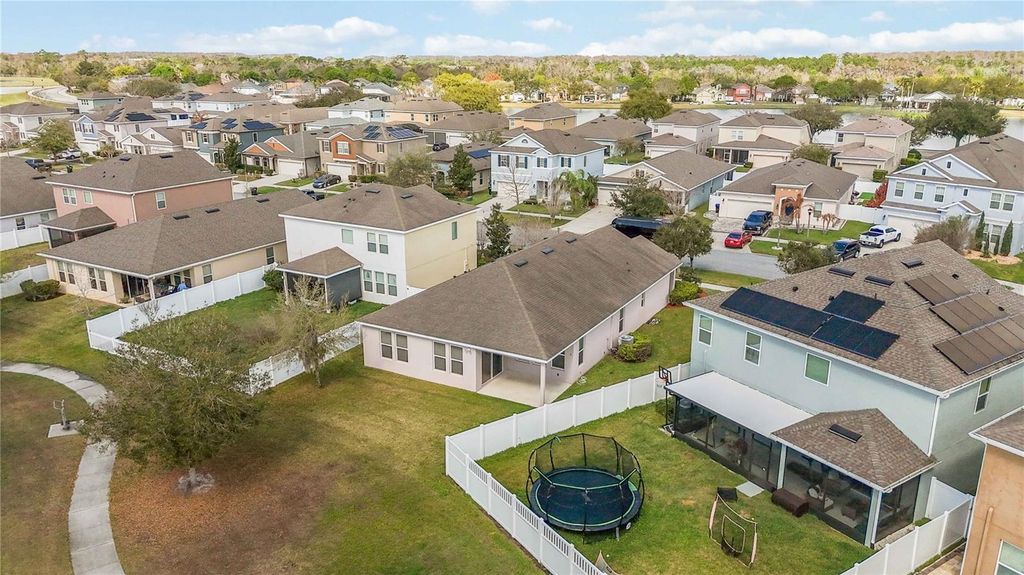 Image 38 of property listing at 1972 BEACON LANDING CIRCLE, Orlando, FL 32824