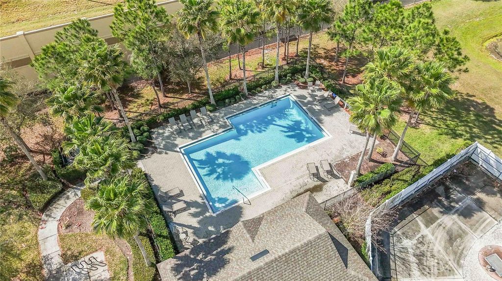 Image 42 of property listing at 1972 BEACON LANDING CIRCLE, Orlando, FL 32824