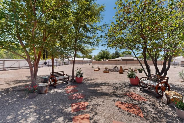 6 Shady Lane, Los Lunas, NM 87031
