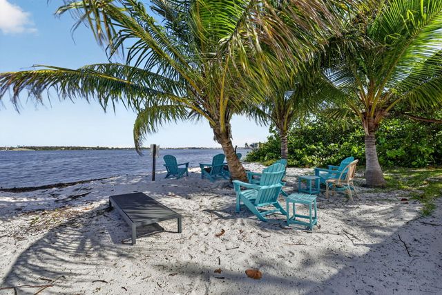 65 Relaxed Circle, Hypoluxo, FL 33462