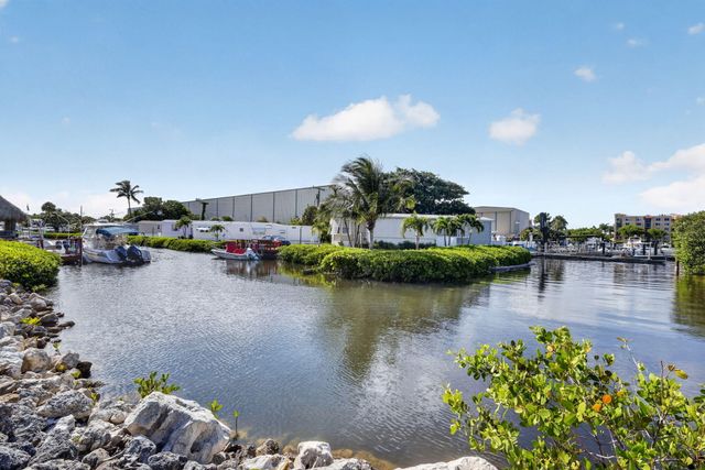 65 Relaxed Circle, Hypoluxo, FL 33462