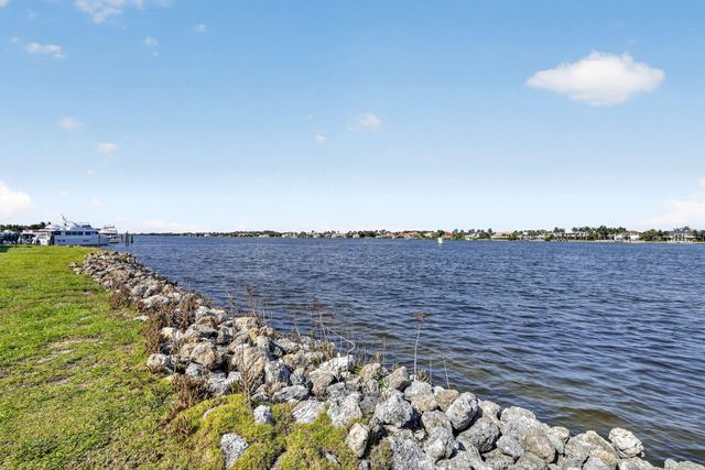 65 Relaxed Circle, Hypoluxo, FL 33462