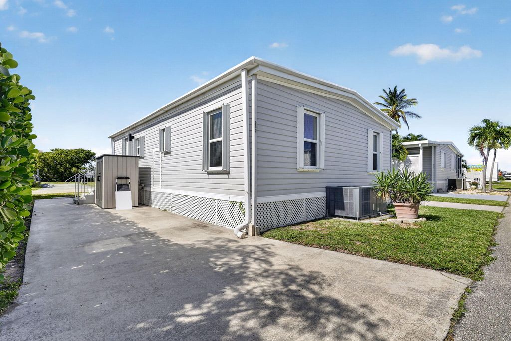 65 Relaxed Circle, Hypoluxo, FL 33462