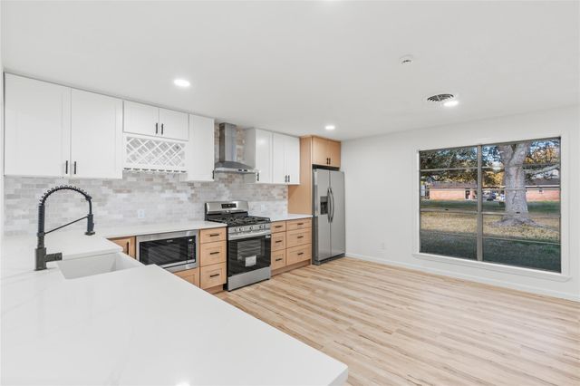 15903 Hickory Drive, Alvin, TX 77511