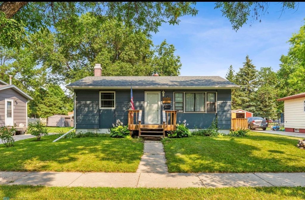 825 26th Street N, Fargo, ND 58102
