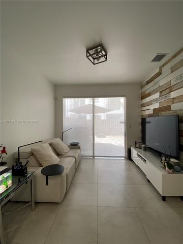 10241 NW 71st Ter, Doral, FL 33178