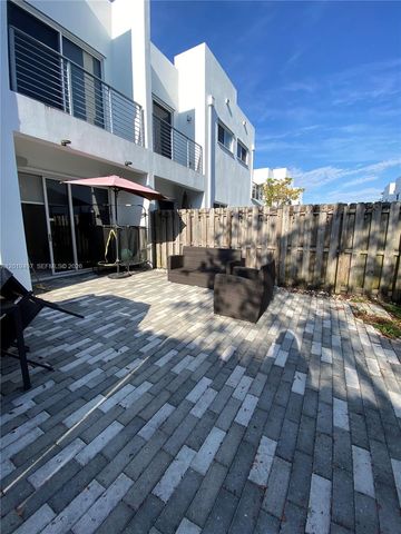 10241 NW 71st Ter, Doral, FL 33178
