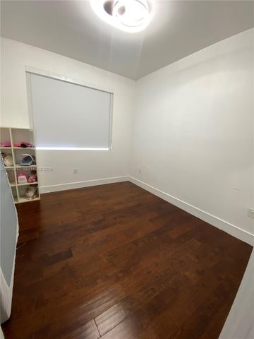 10241 NW 71st Ter, Doral, FL 33178