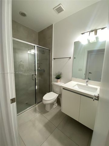 10241 NW 71st Ter, Doral, FL 33178