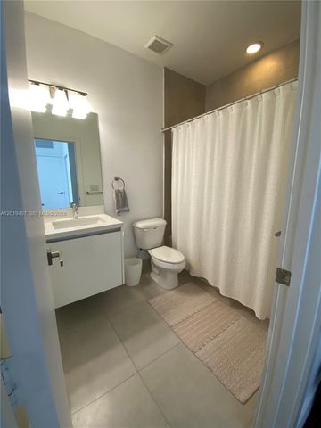 10241 NW 71st Ter, Doral, FL 33178